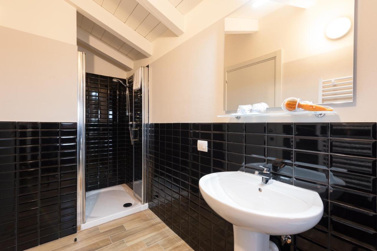 Apartamento Le Residenze Chianni Exterior foto